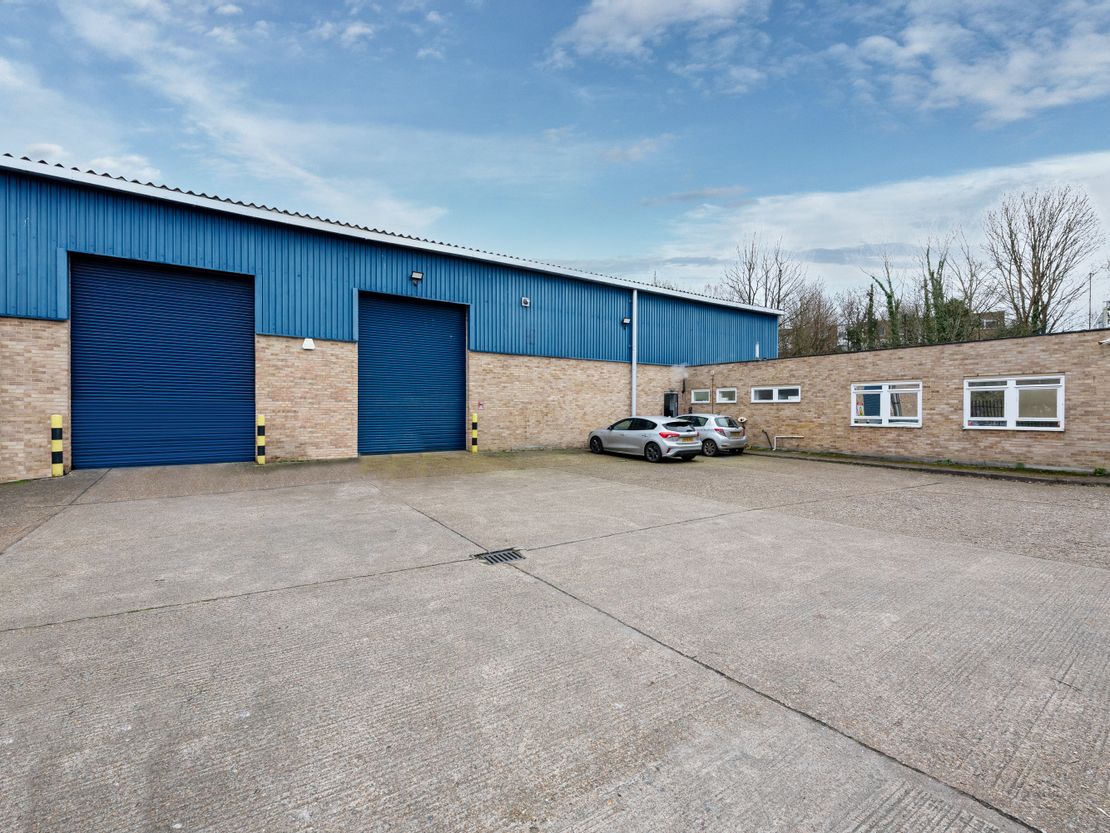 Unit B3, Ullswater Crescent, Redlands Industrial Estate, Coulsdon, CR5 2HR