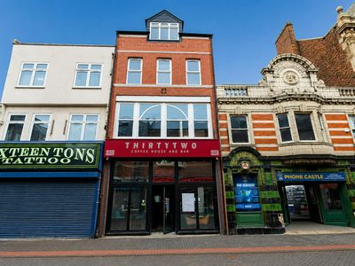 Property Image for 32 Linthorpe Road, Middlesbrough, TS1 1RD