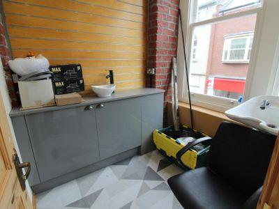 Property Image for 32 Linthorpe Road, Middlesbrough, TS1 1RD