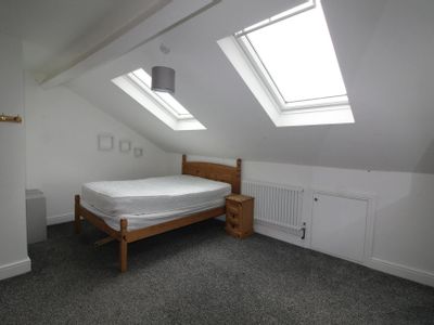 Property Image for 32 Linthorpe Road, Middlesbrough, TS1 1RD