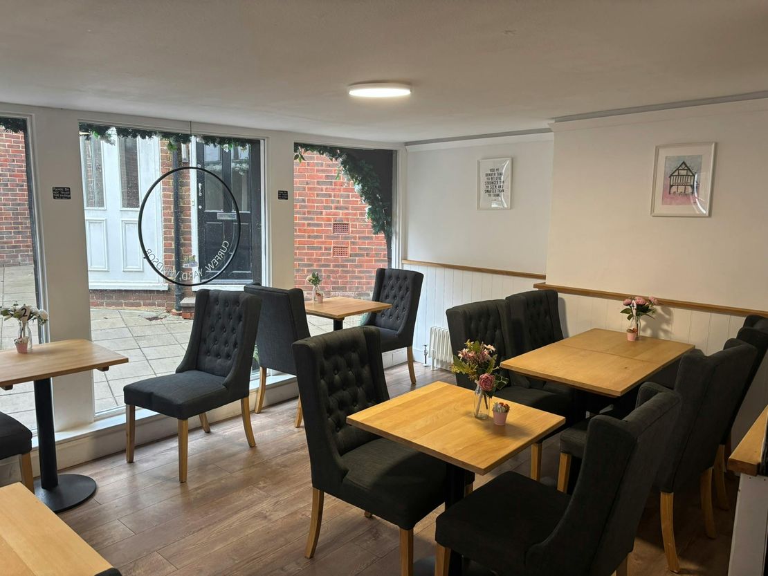 2 Curfew Yard, Thames Street, Windsor, SL4 1SN