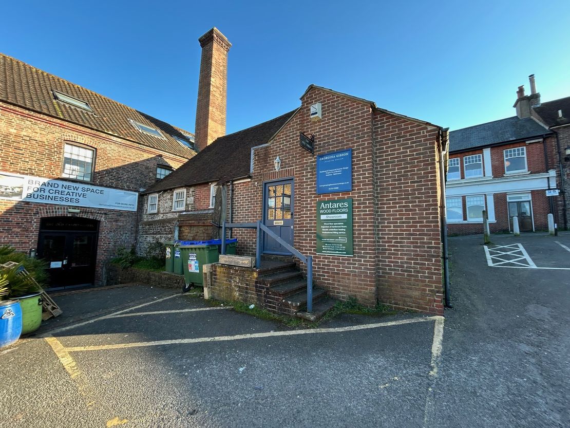 Crown House, 4 Market Lane, Lewes, East Sussex, BN7 2NT