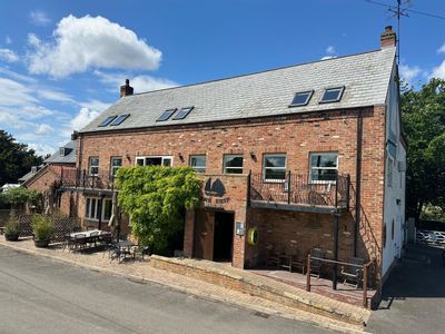 Property Image for The Ship Inn - Pub and accommodation - Reservoir Road, Surfleet PE11 4DH