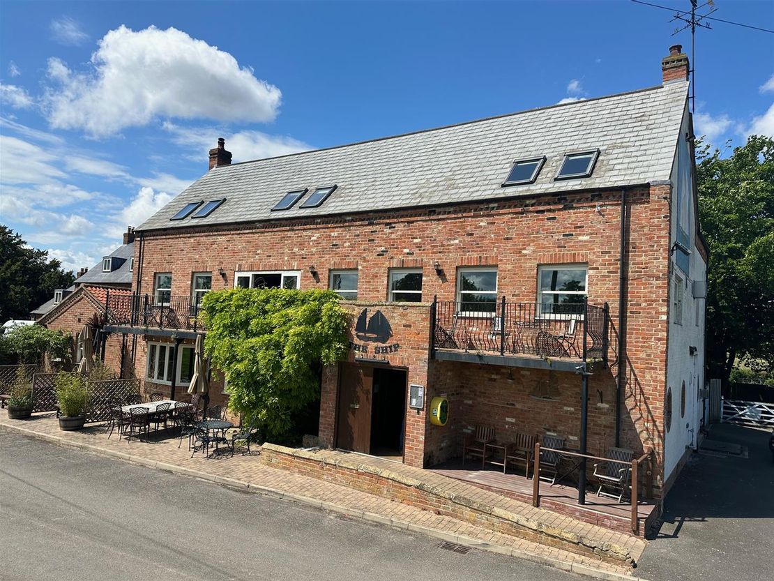 The Ship Inn - Pub and accommodation - Reservoir Road, Surfleet PE11 4DH