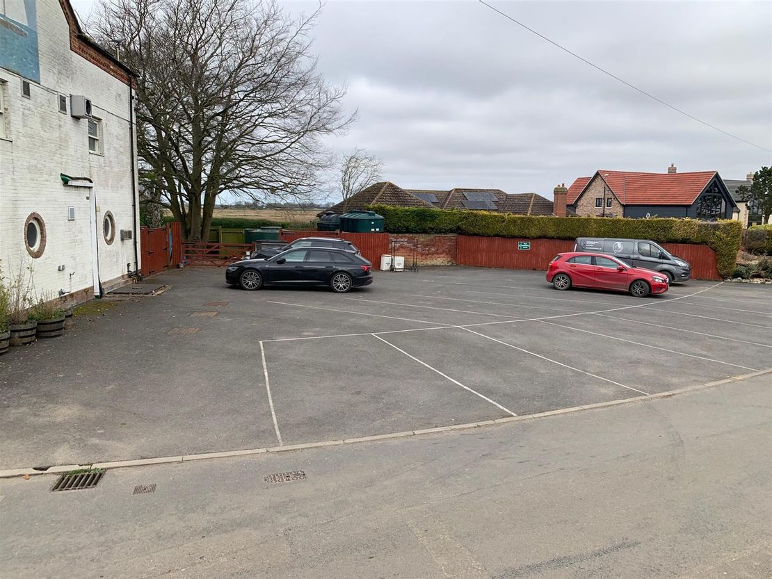 The Ship Inn - Pub and accommodation - Reservoir Road, Surfleet PE11 4DH
