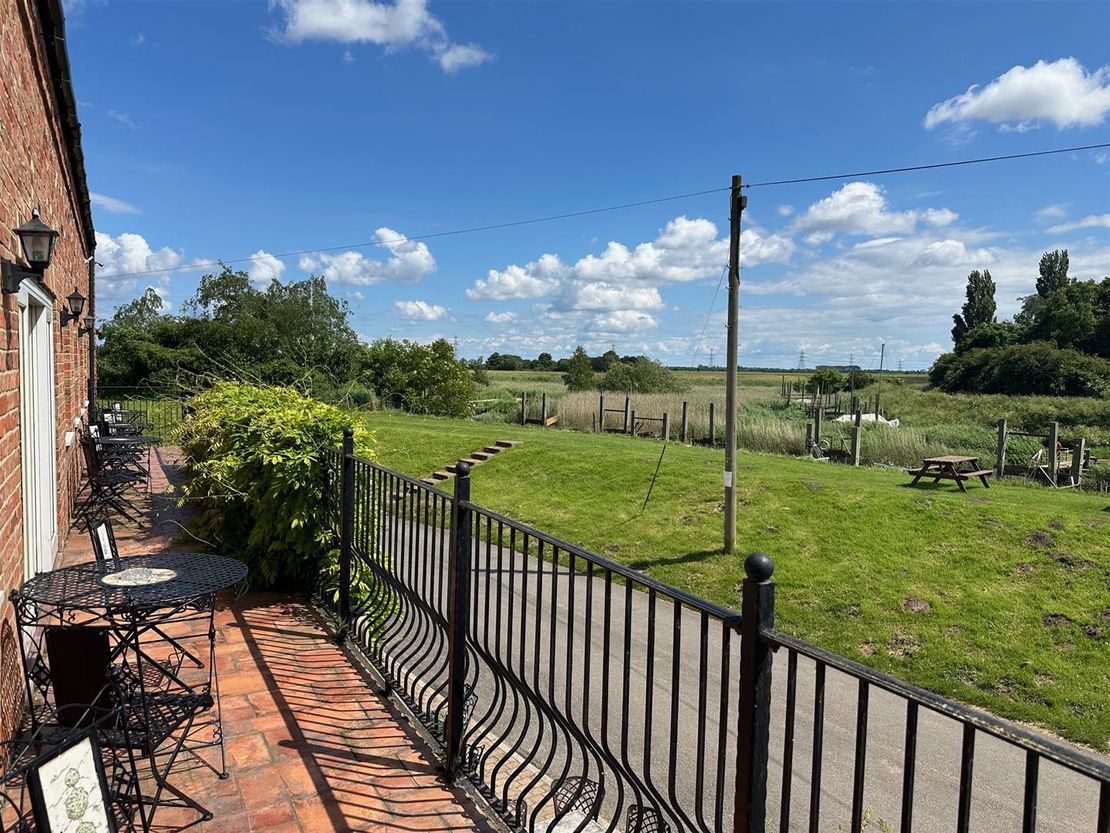 The Ship Inn - Pub and accommodation - Reservoir Road, Surfleet PE11 4DH