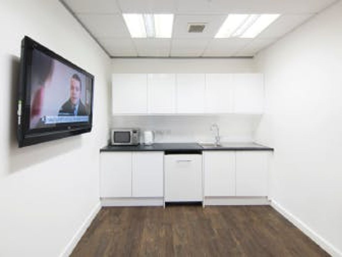 200 Cedarwood, Chineham Park, Basingstoke, RG24 8WD