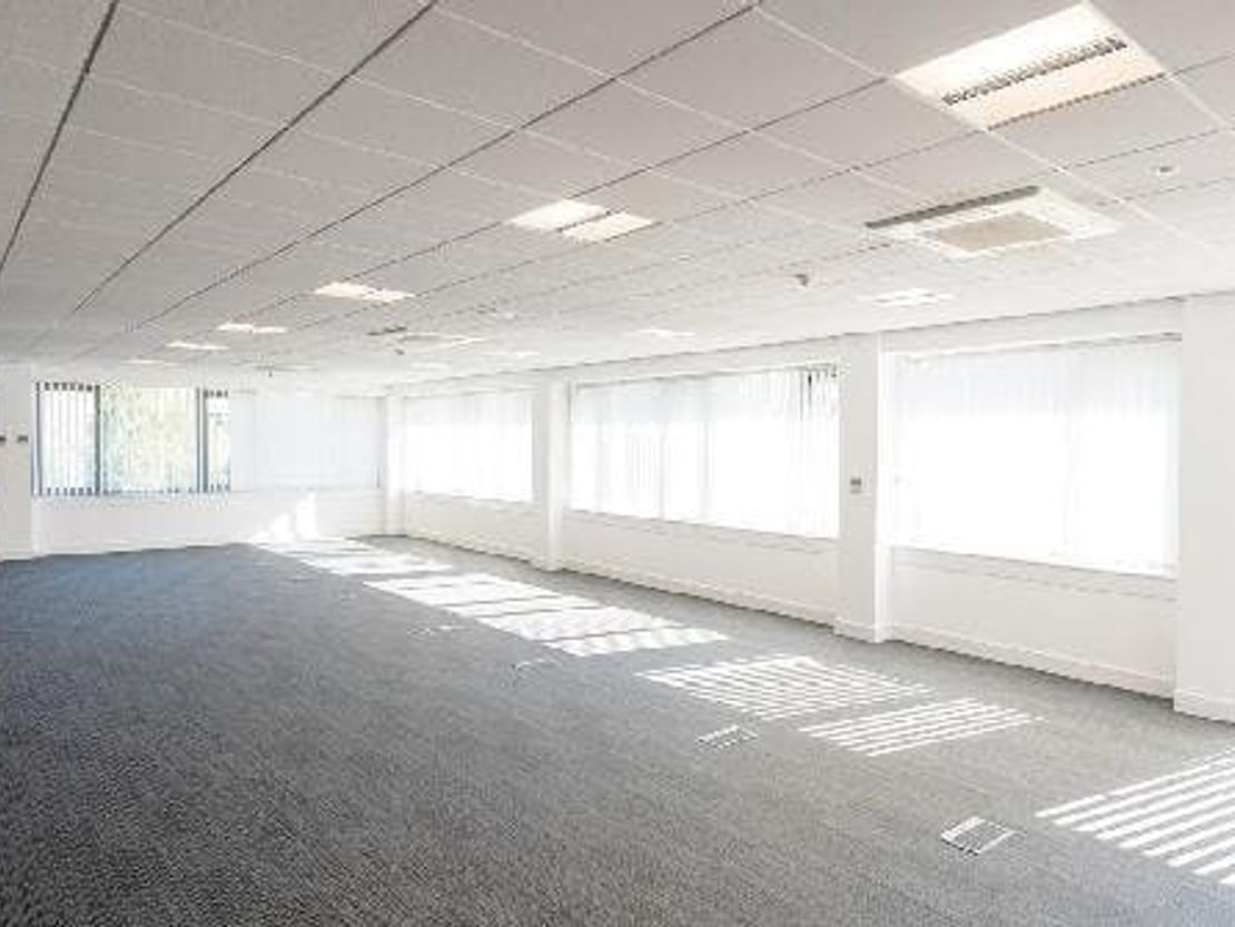 6 Elmwood, Chineham Park, Basingstoke, RG24 8WG