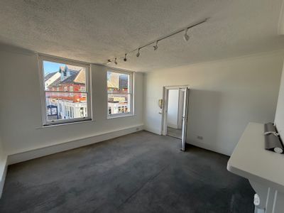 Property Image for 71 High Street, Burnham, Slough, Buckinghamshire, SL1 7JX