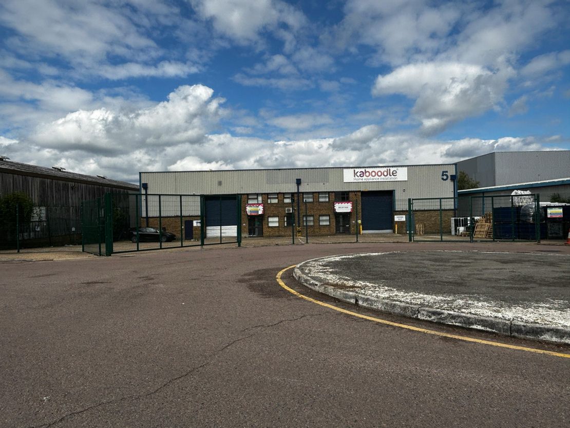Units 5A and 5B Motorway Industrial Estate, Babbage Road, Stevenage, SG1 2TU