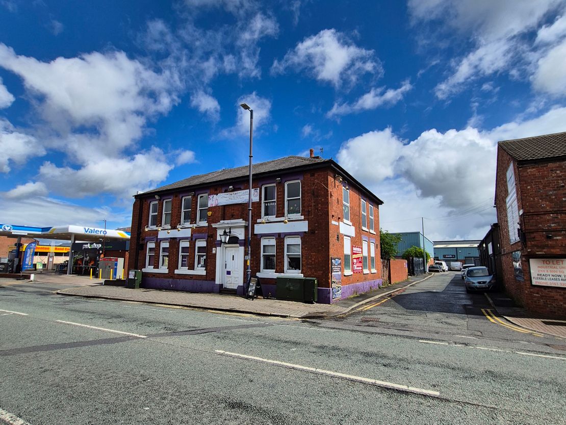 67 Stockport Road, Denton, Manchester, Greater Manchester, M34 6NB