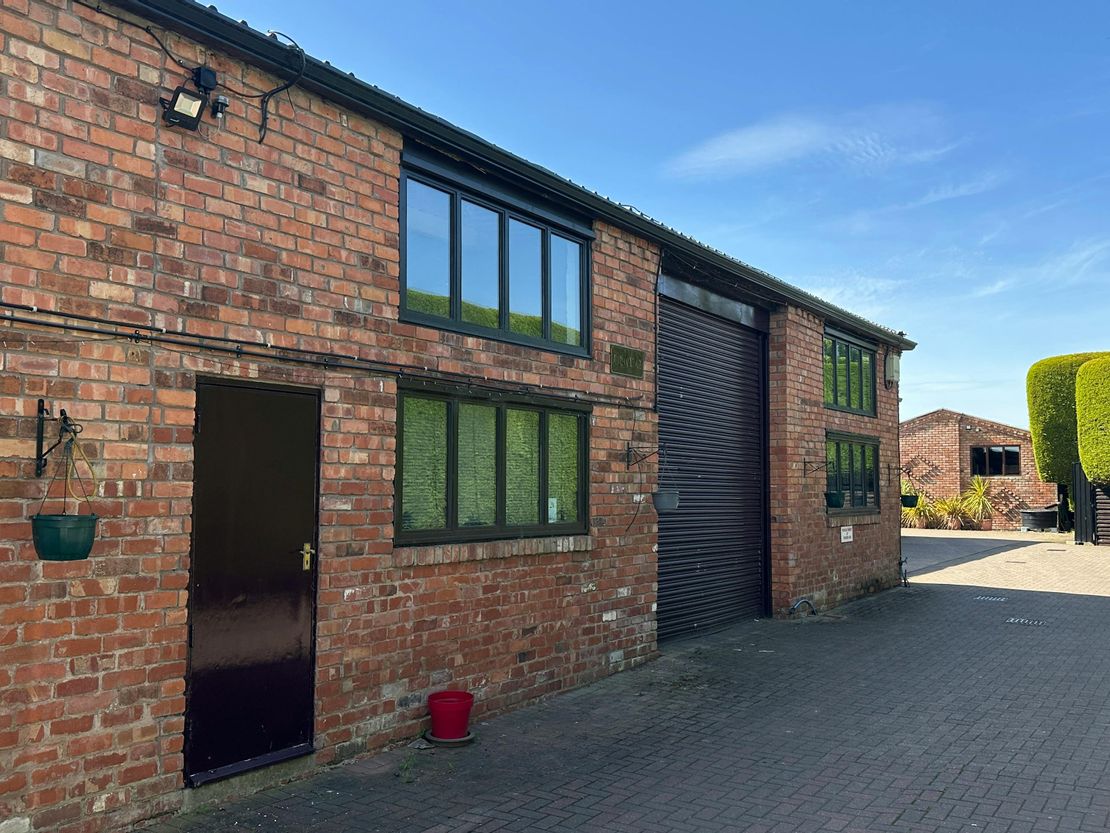 Runway Farm, Honiley Road, Kenilworth, CV8 1NQ
