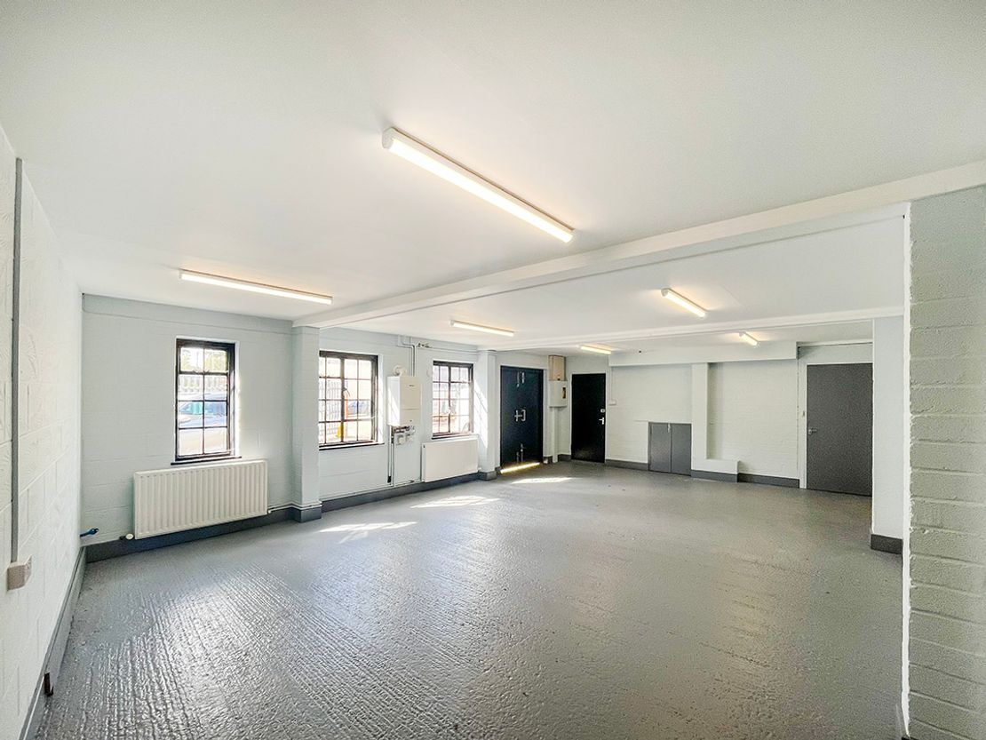 Unit F Weyvern Place, Weyvern Park, Peasmarsh, Guildford, GU3 1LZ