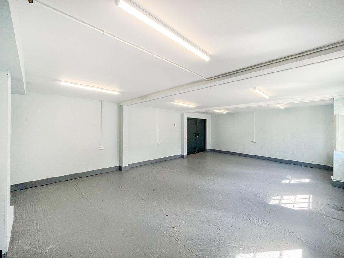 Unit F Weyvern Place, Weyvern Park, Peasmarsh, Guildford, GU3 1LZ