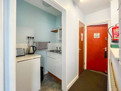 Property Image for Unit F Weyvern Place, Weyvern Park, Peasmarsh, Guildford, GU3 1LZ