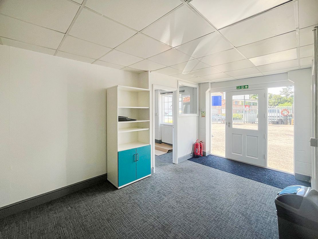 Unit D Weyvern Place, Weyvern Park, Peasmarsh, Guildford, GU3 1LZ