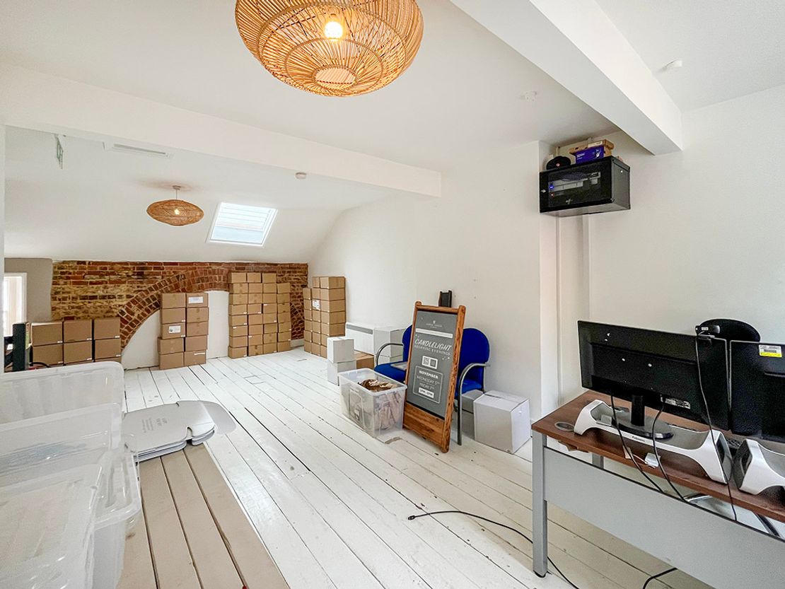 38 Downing Street, Farnham, GU9 7PH
