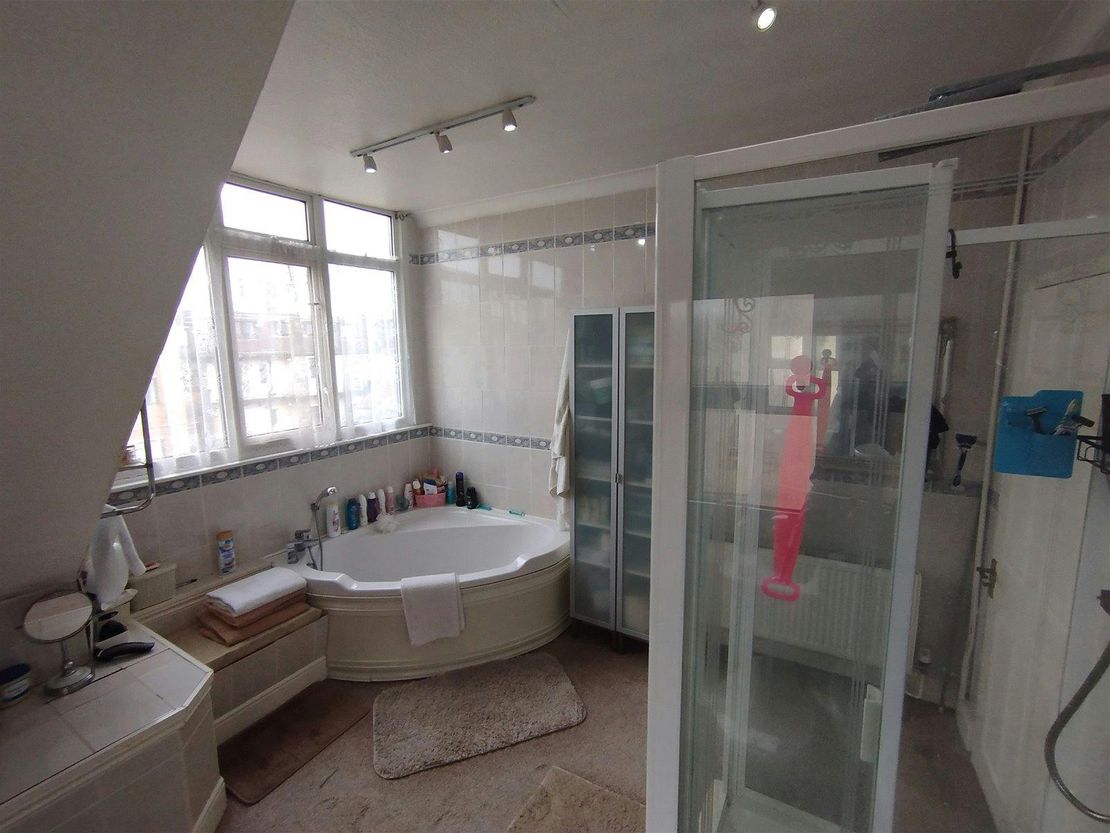 4, Grosvenor Road, Westcliff-on-Sea, SS0 8EN