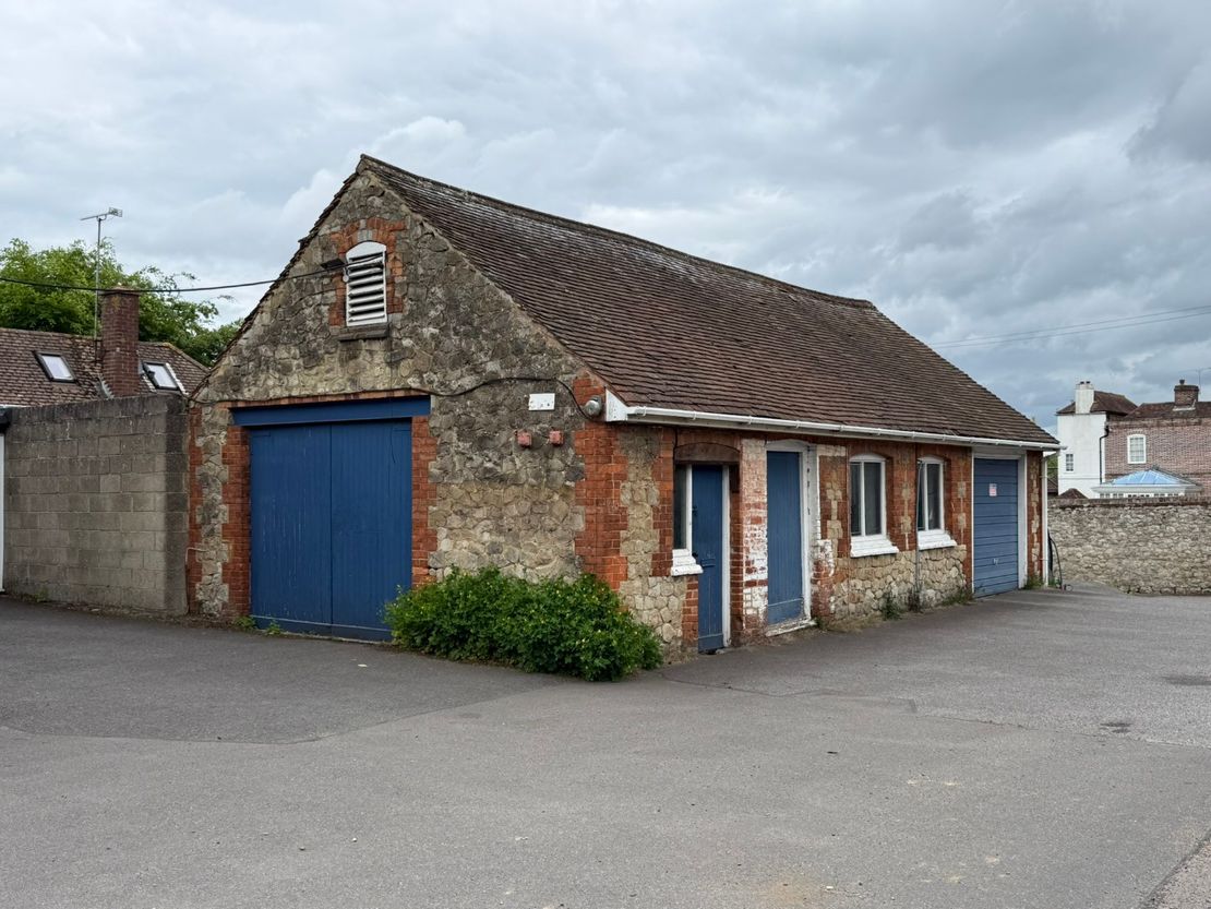 Farleigh Forge Garage, Lower Road, East Farleigh, Maidstone, Kent, ME15 0JS