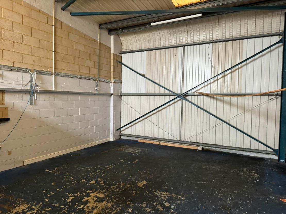 Unit 19, Eversley Way, Egham, TW20 8RG