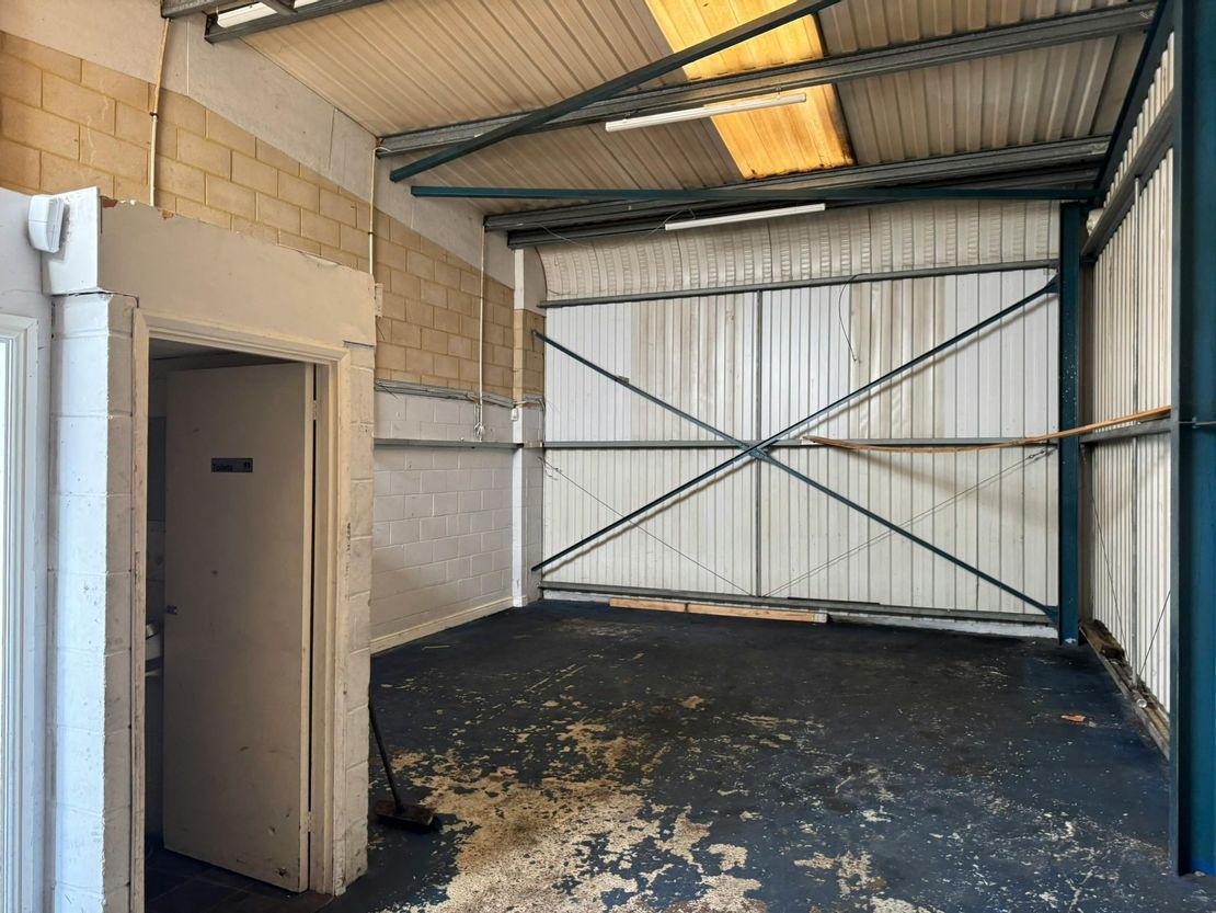 Unit 19, Eversley Way, Egham, TW20 8RG
