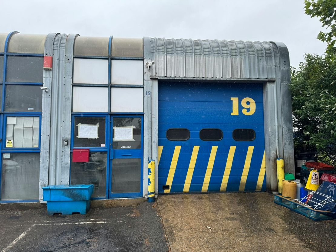 Unit 19, Eversley Way, Egham, TW20 8RG