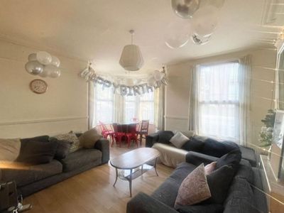 Property Image for 115 Lenton Boulevard and 259 Derby Road, Nottingham, Nottingham, Nottinghamshire, NG7 2DP