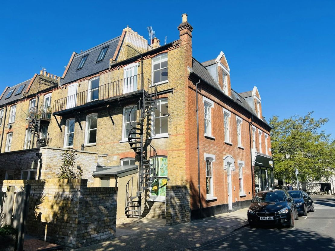 400 Richmond Road, Twickenham, TW1 2DY