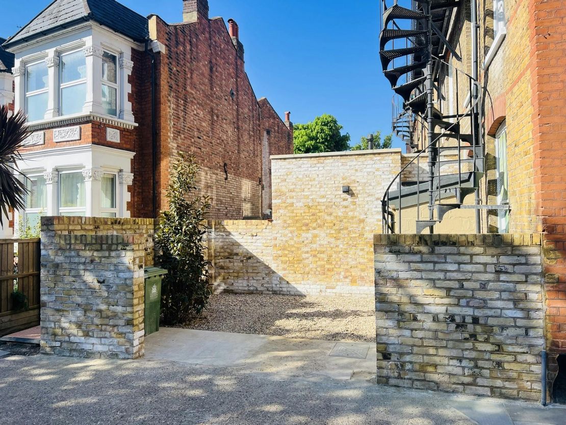 400 Richmond Road, Twickenham, TW1 2DY