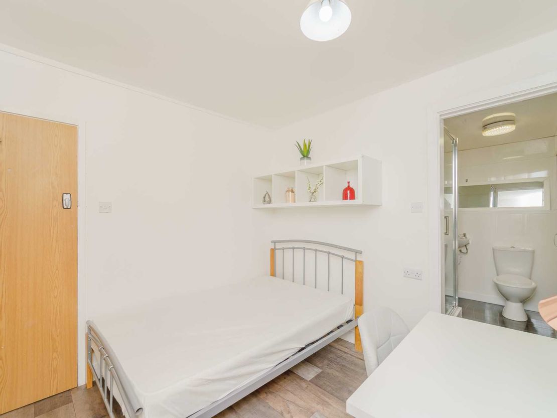 15-21 Woodside Street