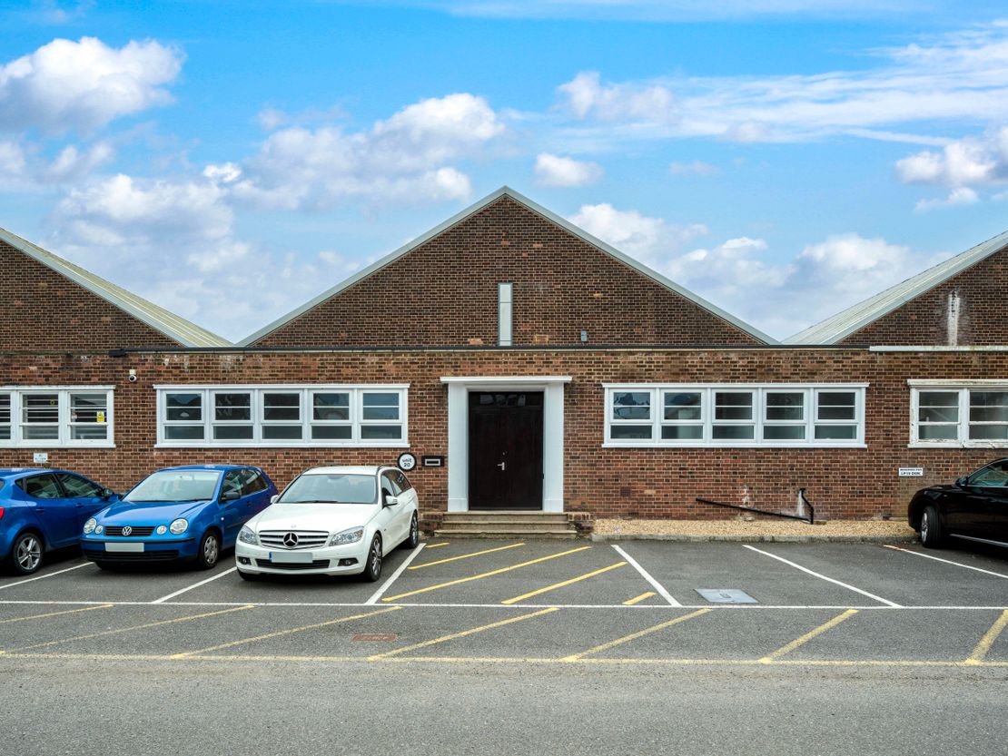 Unit 16, Tewin Court, Tewin Road, Welwyn Garden City, Hertfordshire, AL7 1AU