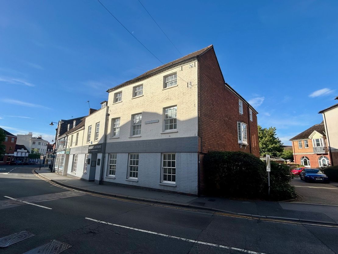 Oxford Court, Oxford Square, 21-23 The Broadway, Newbury, West Berkshire, RG14 1AS