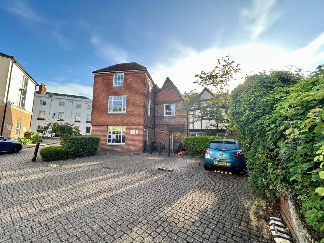 Oxford Court, Oxford Square, 21-23 The Broadway, Newbury, West Berkshire, RG14 1AS