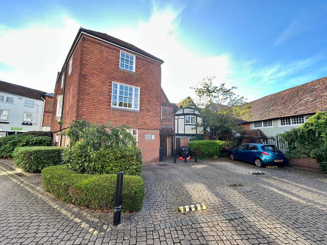 Oxford Court, Oxford Square, 21-23 The Broadway, Newbury, West Berkshire, RG14 1AS