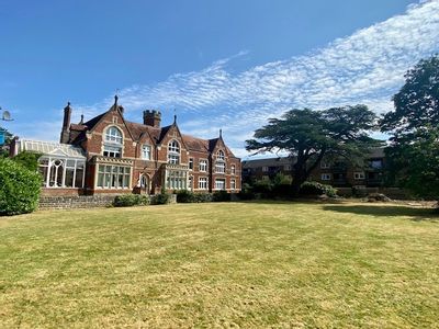 Property Image for Suites 1 & 26, Thatcham House, Turners Drive, Thatcham, Berkshire, RG19 4QD