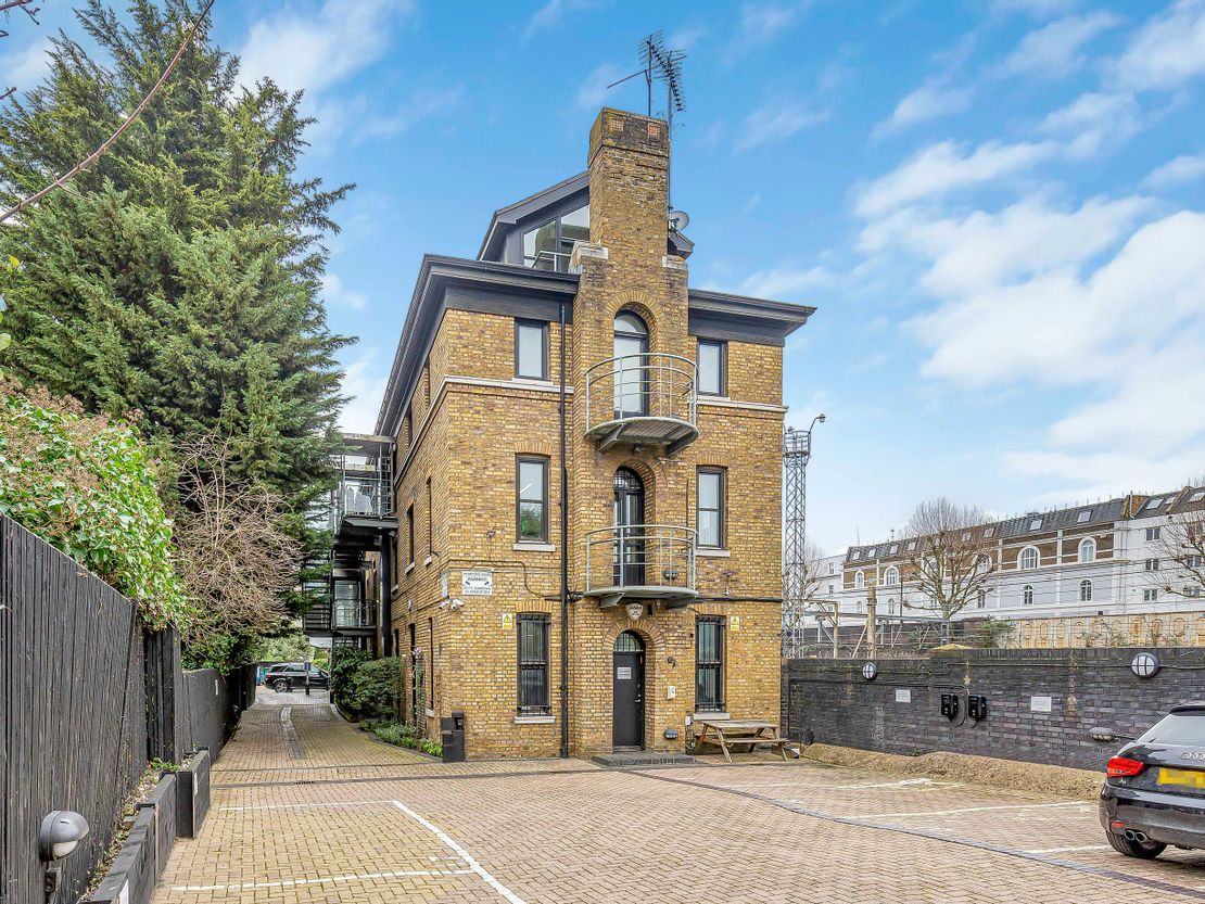 8 Iron Bridge House, Bridge Approach, Primrose Hill, NW1 8BD