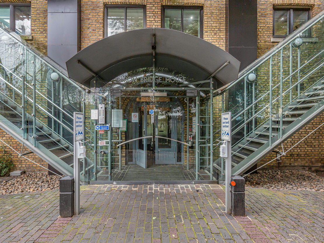 8 Iron Bridge House, Bridge Approach, Primrose Hill, NW1 8BD