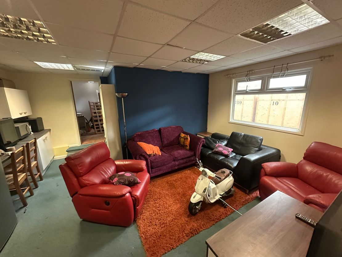 Unit H2, Highfield Industrial Estate, 17 Edison Road, Eastbourne, East Sussex, BN23 6PT