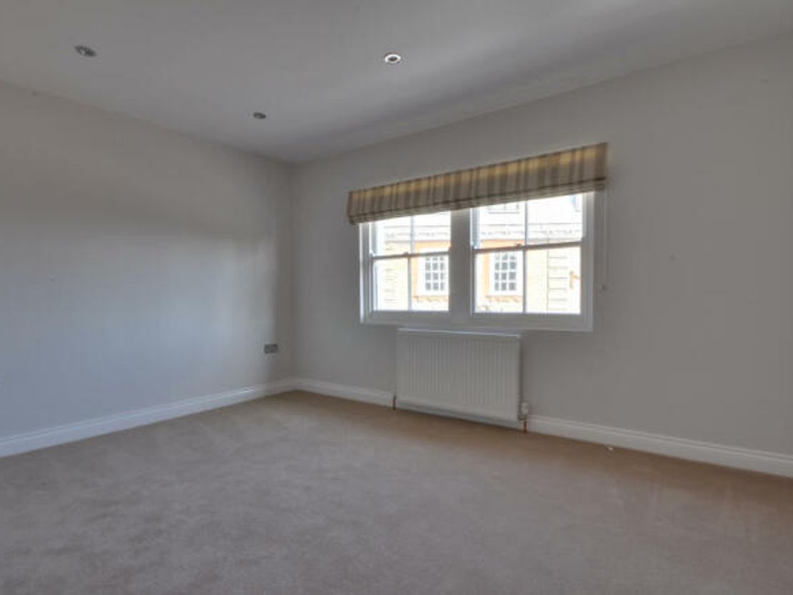68 Packhorse Road, Gerrards Cross, Buckinghamshire, SL9 8EF