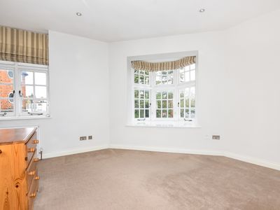 Property Image for 68 Packhorse Road, Gerrards Cross, Buckinghamshire, SL9 8EF
