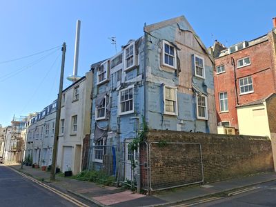 Property Image for 51 Regency Square, Brighton, East Sussex, BN1 2FF