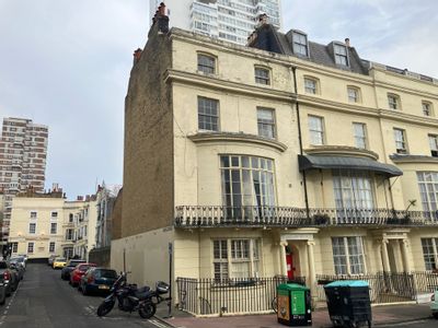 Property Image for 51 Regency Square, Brighton, East Sussex, BN1 2FF