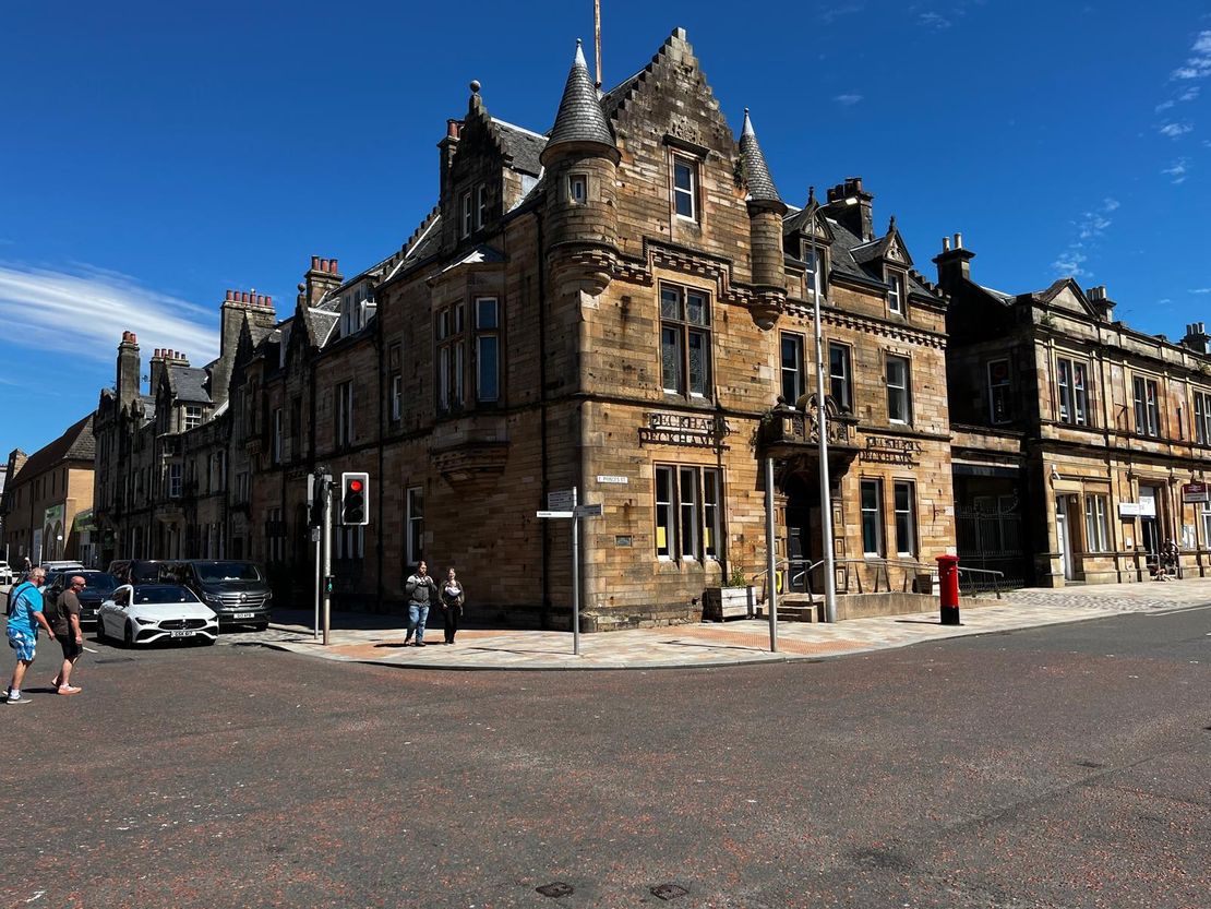 Former Peckham's Bar & Restaurant, 1 East Princes Street, Helensburgh, G84 7QF