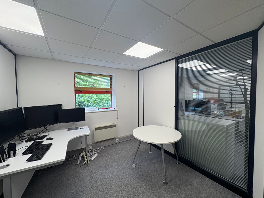 Unit 17 Petersfield Business Park, Bedford Road, Petersfield, Hampshire, GU32 3QA