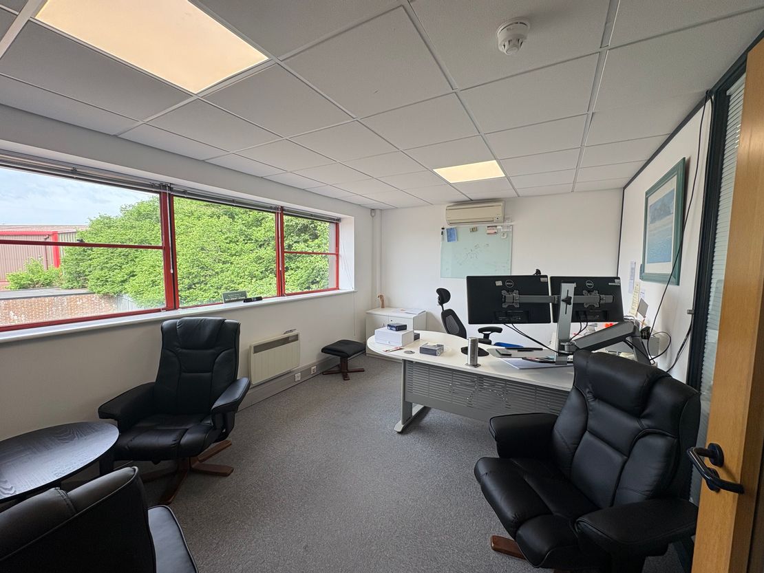 Unit 17 Petersfield Business Park, Bedford Road, Petersfield, Hampshire, GU32 3QA