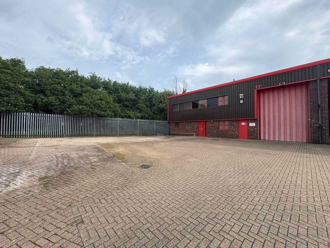 Unit 17 Petersfield Business Park, Bedford Road, Petersfield, Hampshire, GU32 3QA
