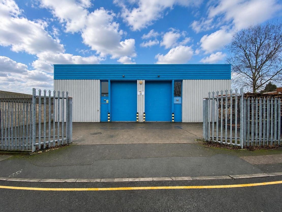 Unit 1A-1B, New Town Trading Estate, Chase Street, Luton, Bedfordshire, LU1 3QZ