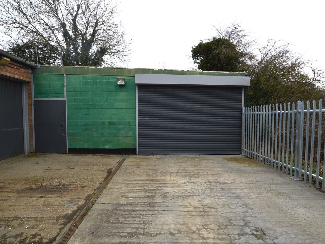 Unit 1 & Rear Yard, Harrison Drive, Braintree, Essex, CM7 1DE