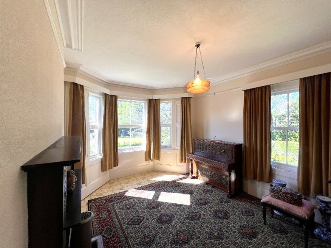 Dean Farm House (Lot A), Evesham Road, Bishops Cleeve, Cheltenham, Gloucestershire, GL52 8SA