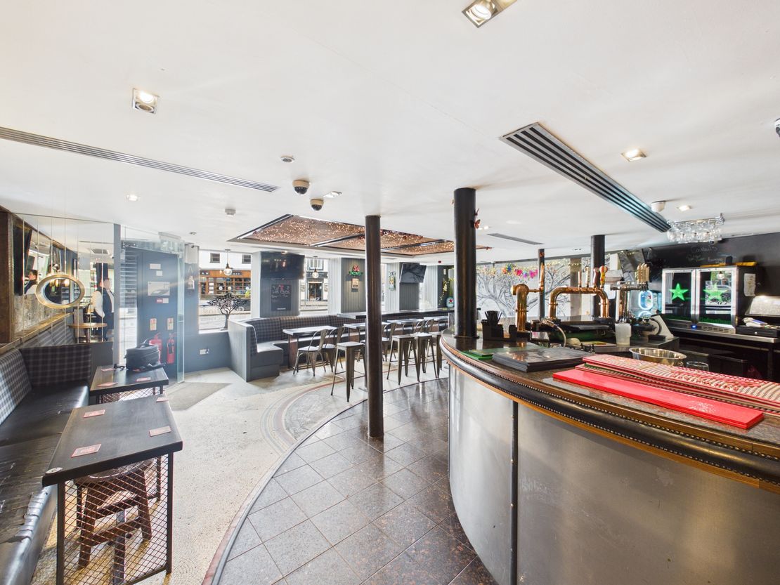 The Ghillie Dhu, 11-15 Burns Statue Square, Ayr, South Ayrshire, KA7 1SU